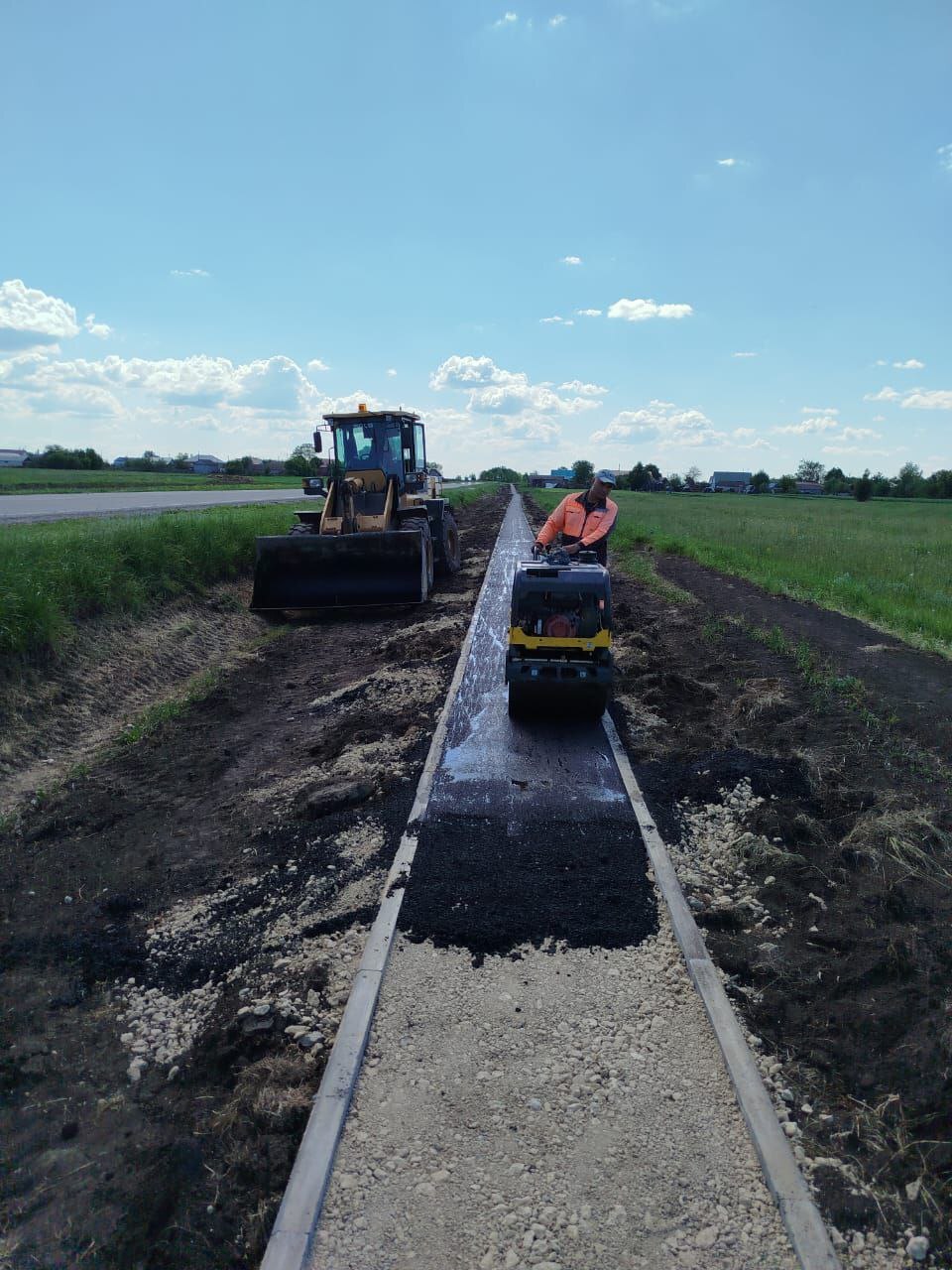 В Козловском сельском поселении завершаются работы по устройству тротуара.