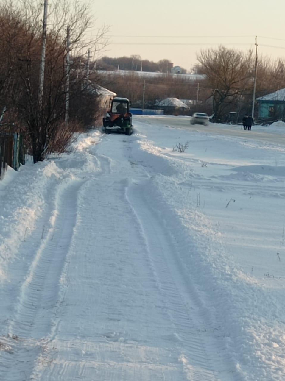 В Козловском сельском поселении проведена чистка тротуаров от снега.